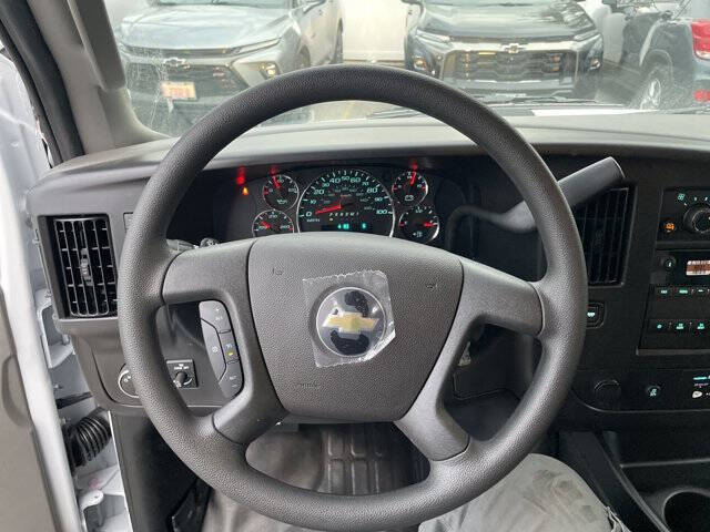 2025 Chevrolet Express 2500