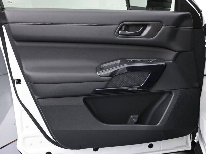 2025 Nissan Pathfinder S