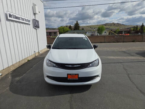 2025 Chrysler Voyager LX