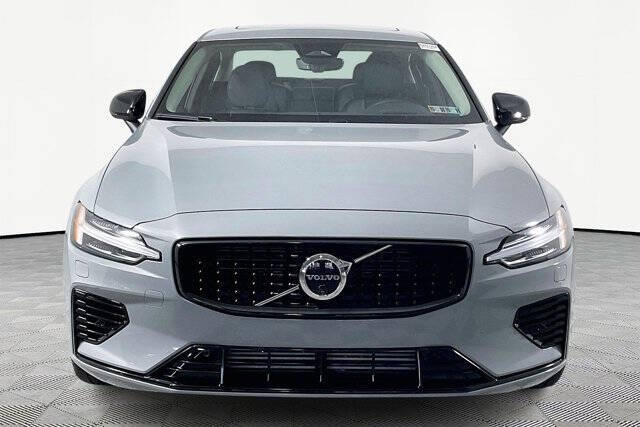 2024 Volvo S60 Recharge T8 Ultimate Dark Theme