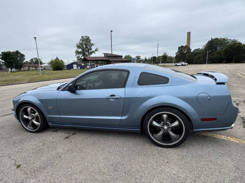 2005 Ford Mustang GT Deluxe