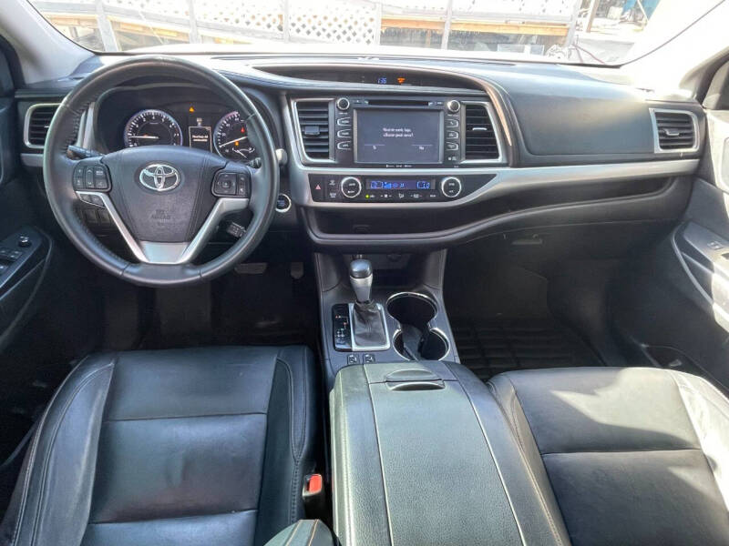 2016 Toyota Highlander XLE photo 14