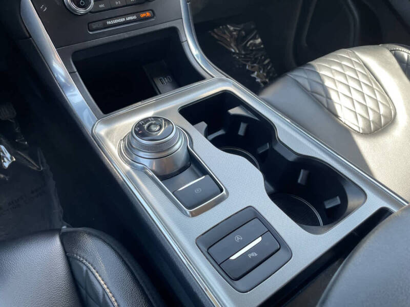 2023 Ford Edge Titanium