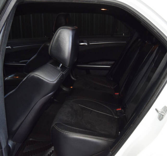 2013 Chrysler 300 SRT8