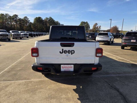 2025 Jeep Gladiator Sport S