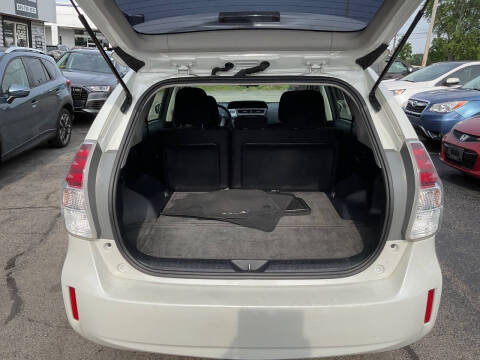 2015 Toyota Prius v Two