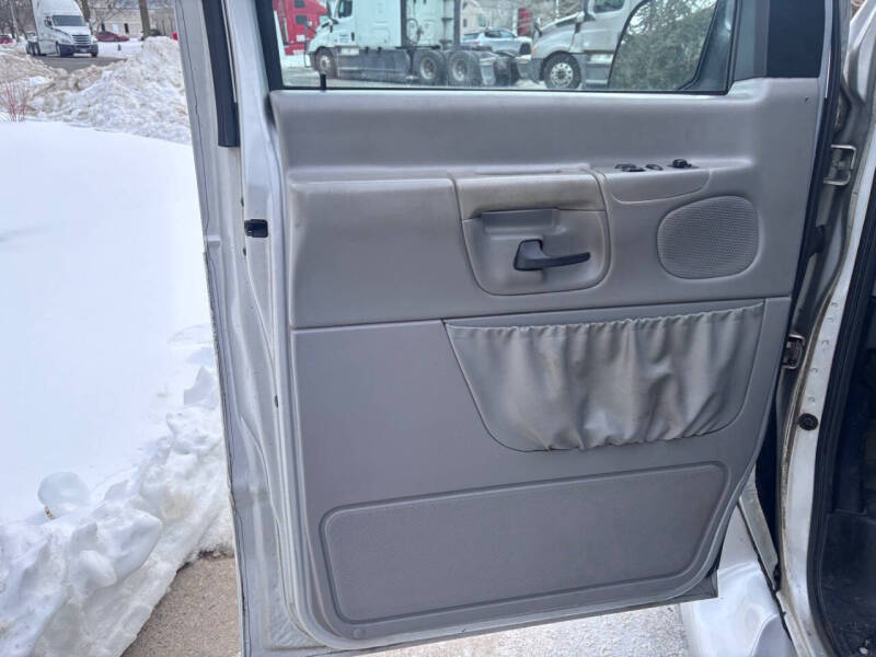 2000 Ford E-Series E-150