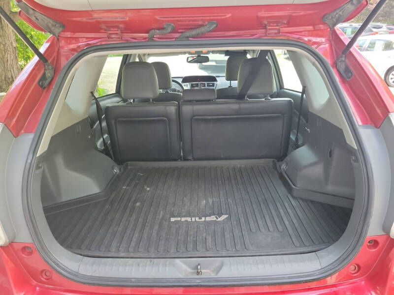 2013 Toyota Prius v Five