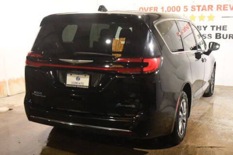 2024 Chrysler Pacifica Plug-In Hybrid Select