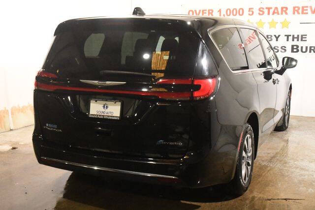 2024 Chrysler Pacifica Plug-In Hybrid Select