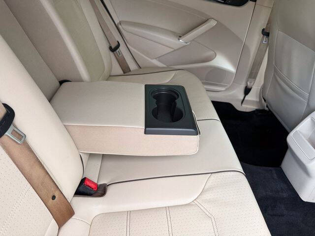 2017 Volkswagen Passat 1.8T R-Line