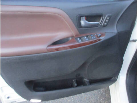 2015 Toyota Sienna Limited Premium 7-Passenger