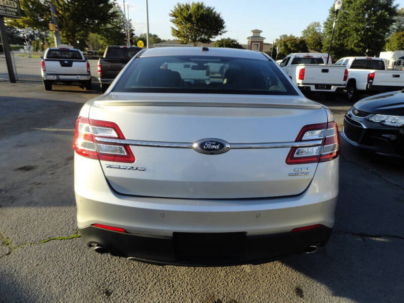 2018 Ford Taurus SEL