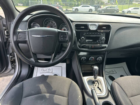 2014 Chrysler 200 LX