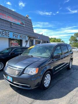2014 Chrysler Town and Country for sale at VELAZQUEZ AUTO SALES in Aurora IL