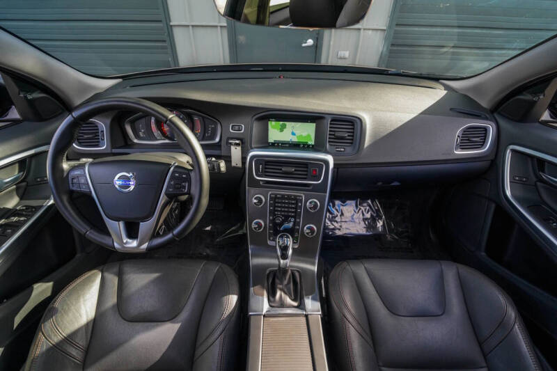 2016 Volvo V60 Cross Country T5