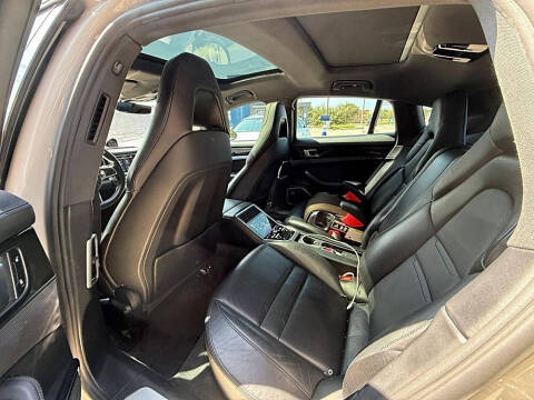 2017 Porsche Panamera 4