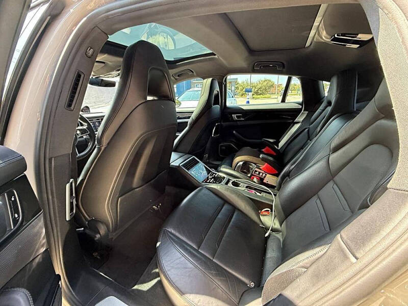 2017 Porsche Panamera 4