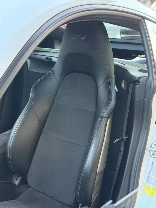 2016 Porsche Cayman GT4