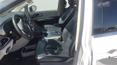 2023 Chrysler Pacifica Touring L