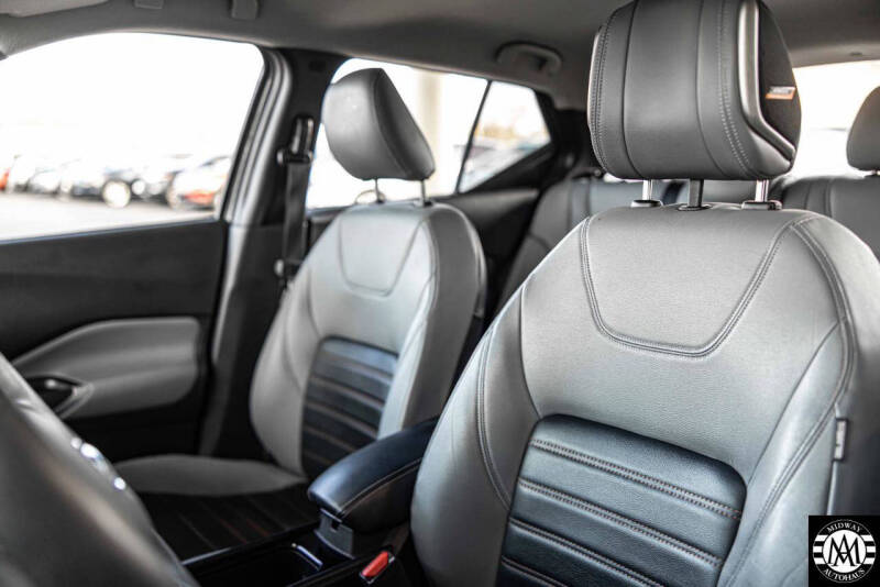 2021 Nissan Kicks SR