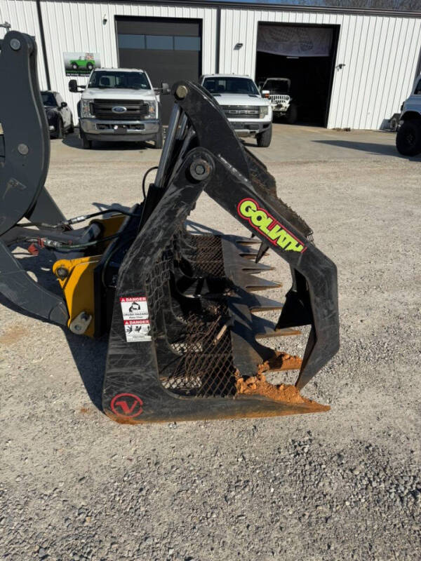 2023 John Deere 324P