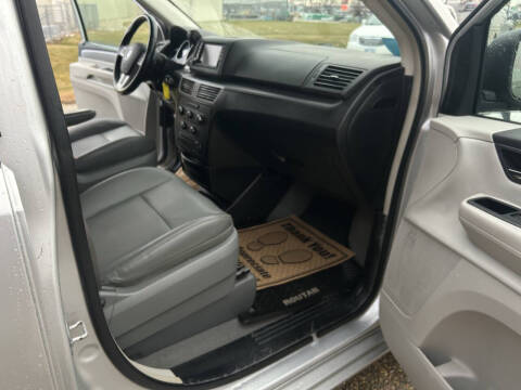 2011 Volkswagen Routan SE