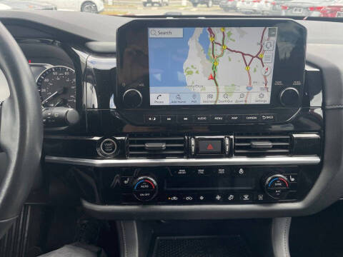 2022 Nissan Pathfinder SL