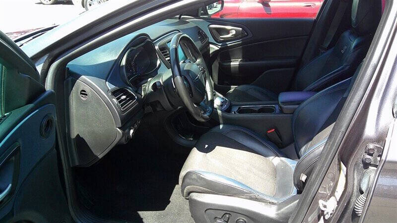 2016 Chrysler 200 S