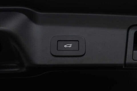 2023 Land Rover Range Rover Evoque P300 R-Dynamic HST