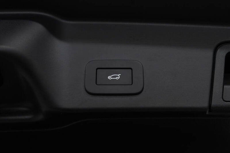 2023 Land Rover Range Rover Evoque P300 R-Dynamic HST