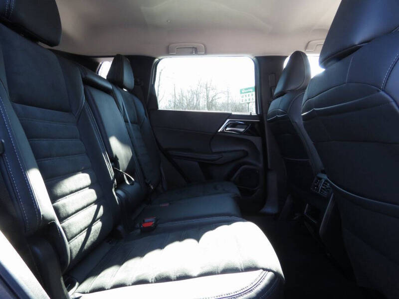 2023 Mitsubishi Outlander SE