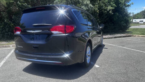 2017 Chrysler Pacifica Touring-L