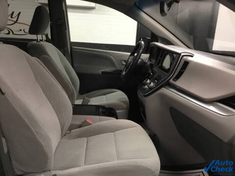 2017 Toyota Sienna LE 7-Passenger