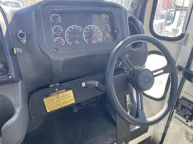 2015 Freightliner M2 106