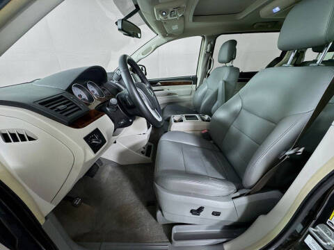 2011 Volkswagen Routan SEL Premium