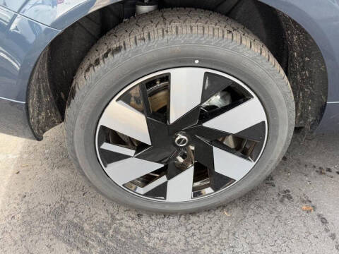 2025 Volvo XC60 T8 Plus Dark Theme