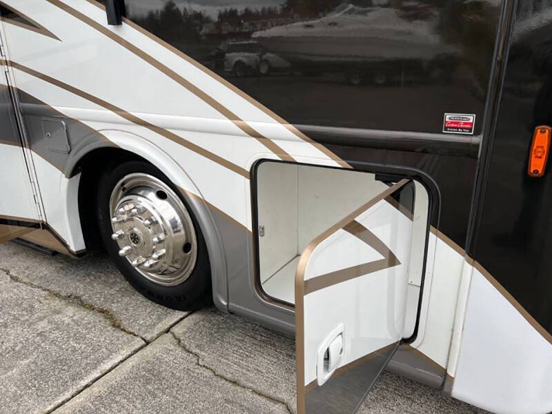 2016 Thor Motor Coach Palazzo for sale at Simple Car Company in Oak Harbor, WA