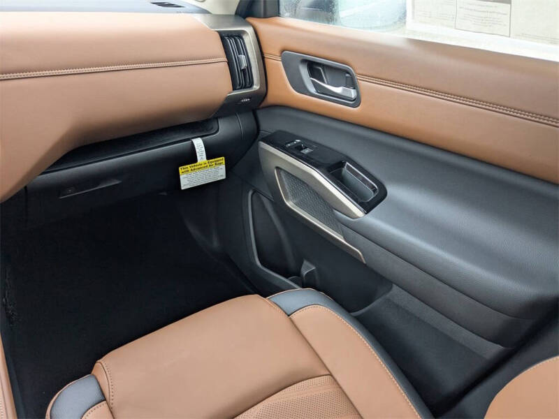 2025 Nissan Pathfinder Platinum