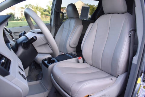 2013 Toyota Sienna LE 8-Passenger