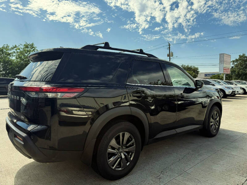 2022 Nissan Pathfinder SV