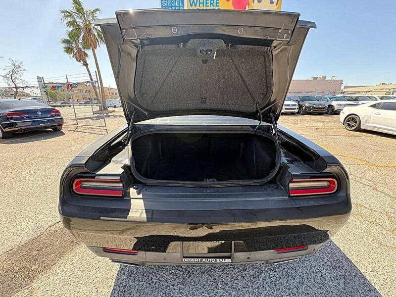 2015 Dodge Challenger SXT