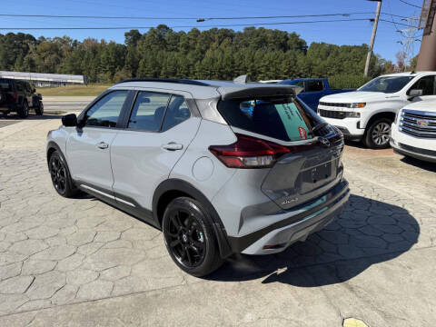 2023 Nissan Kicks SR