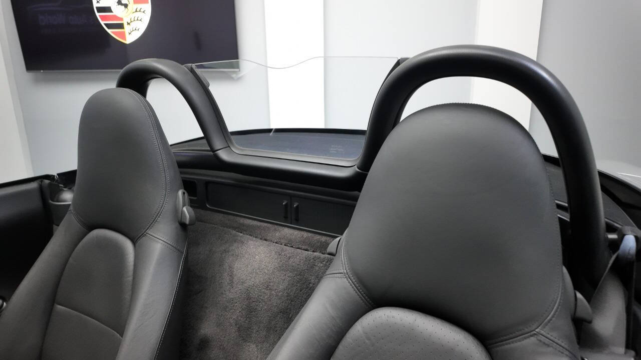 2001 Porsche Boxster 39