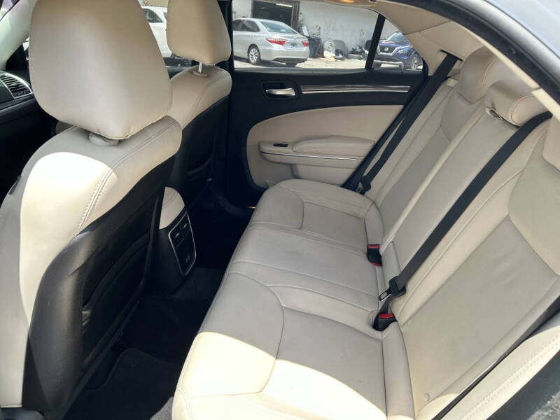 2018 Chrysler 300 Touring