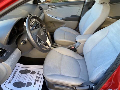 2013 Hyundai Accent SE