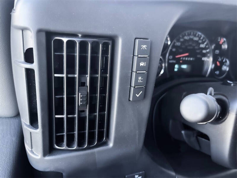 2025 Chevrolet Express 2500