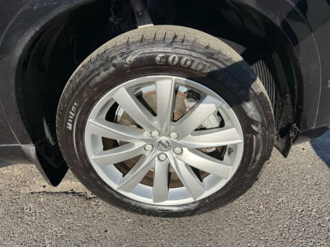 2017 Volvo XC90 T6 Momentum