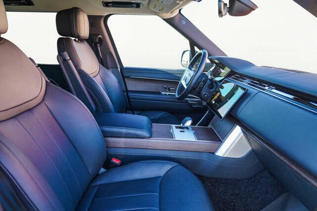 2025 Land Rover Range Rover P400 SE LWB