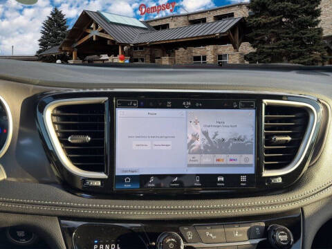 2026 Chrysler Pacifica Select